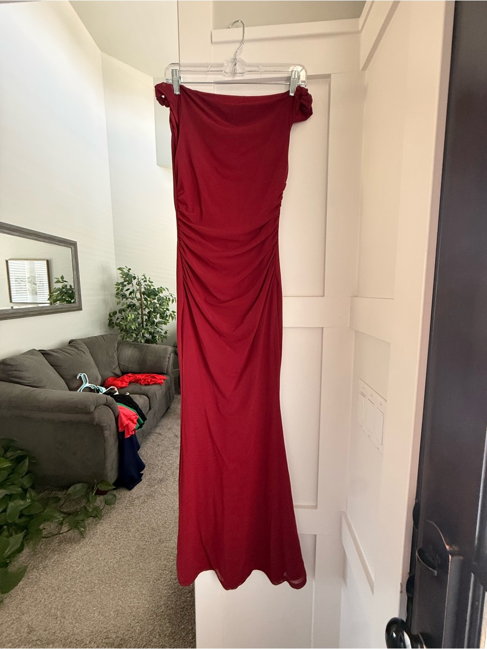Elegant One-Shoulder Burgundy Evening Gown - Picture 2 of 2